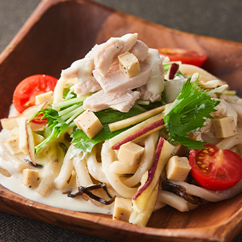 チーズとだしの絶妙コラボ！サラダチーズうどん
